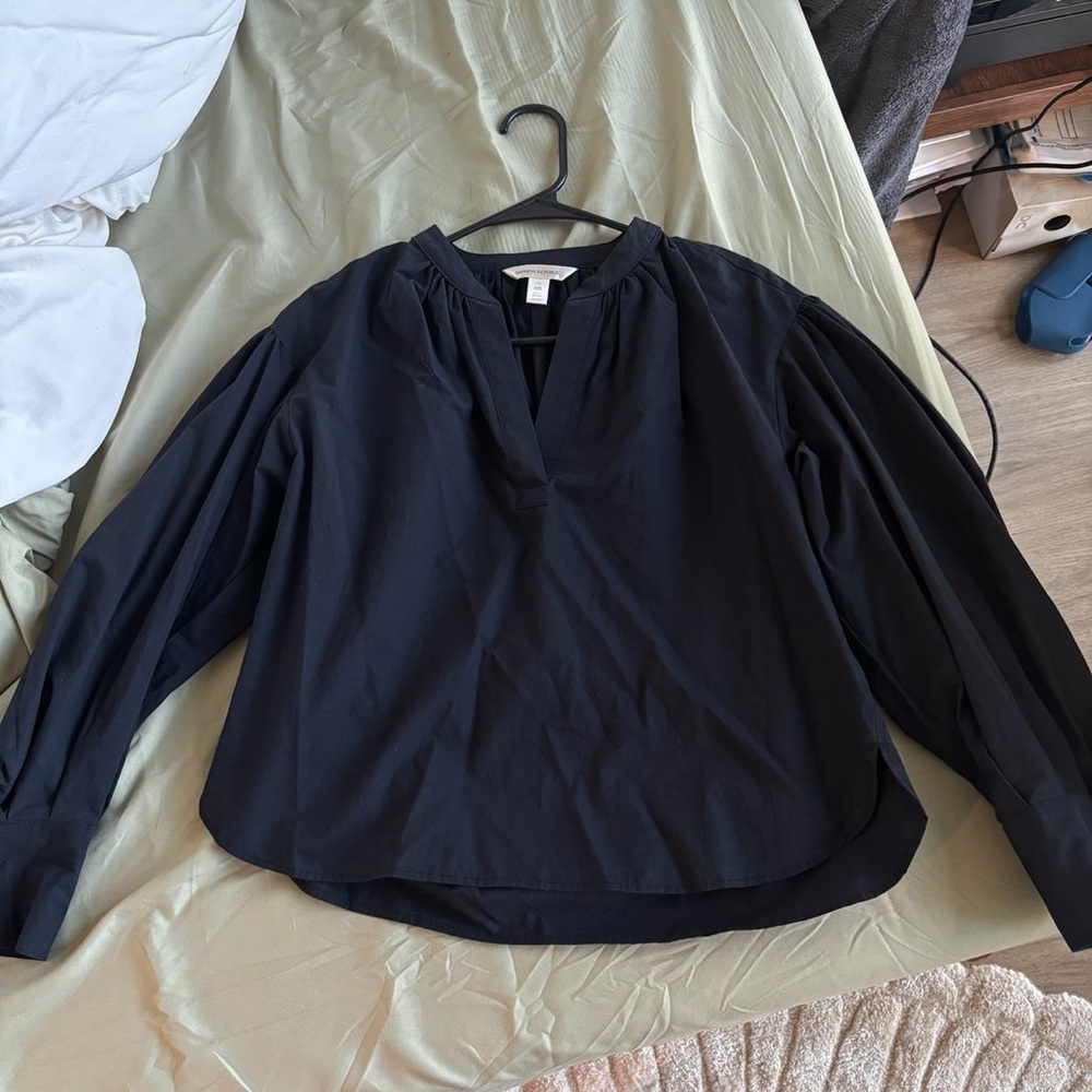 Banana Republic Black Blouse Poplin Sleeve No buttons - Picture 2 of 4